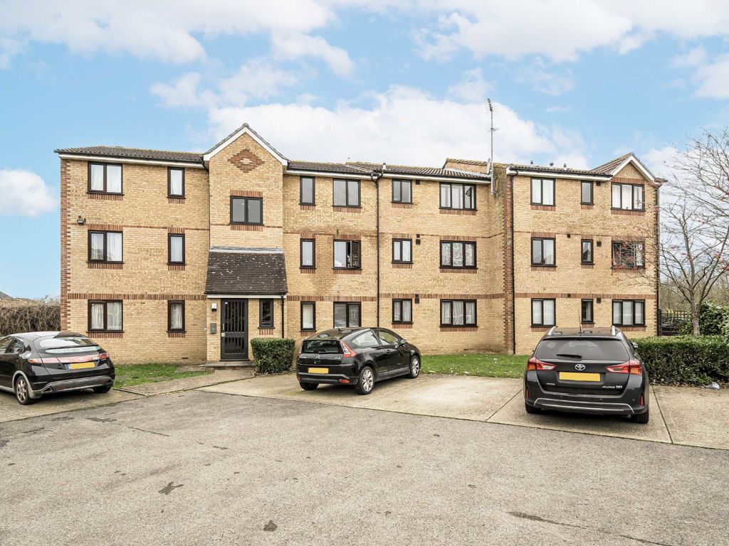 1 bed flat for sale in Redford Close, Feltham TW13, £210,000
