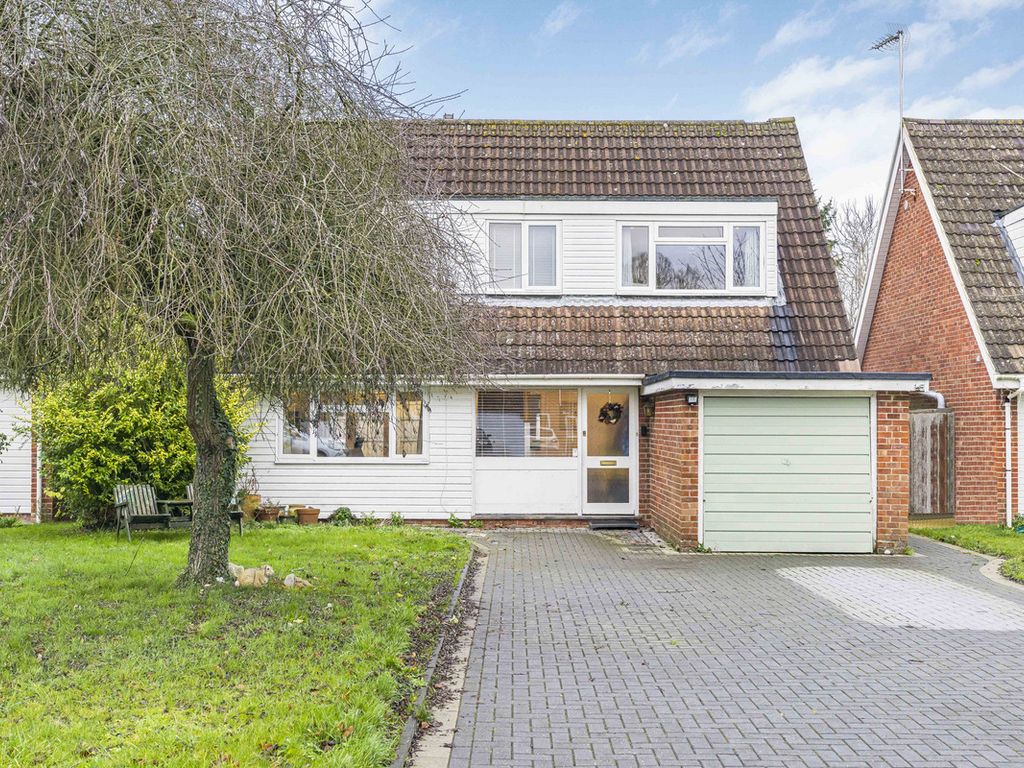 3 bed detached house for sale in Latton Close, Chilton OX11, £485,000