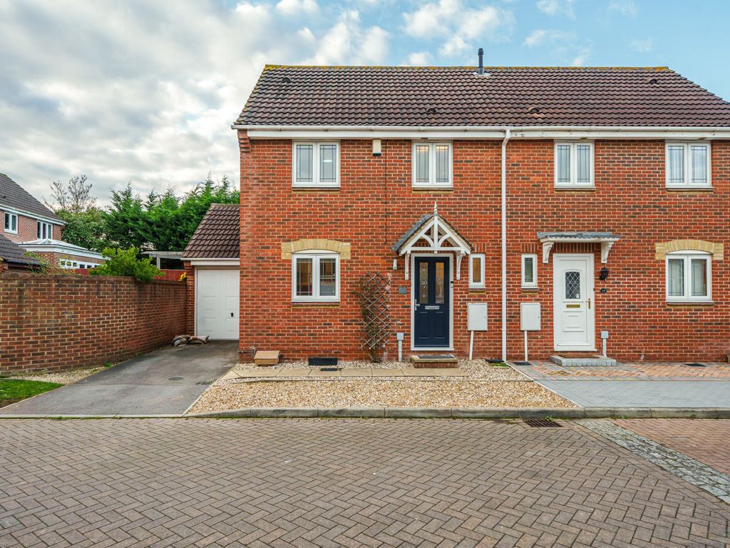 3 bed semi-detached house for sale in Elizabeth Way, Bristol, South Gloucestershire BS16, £392,000