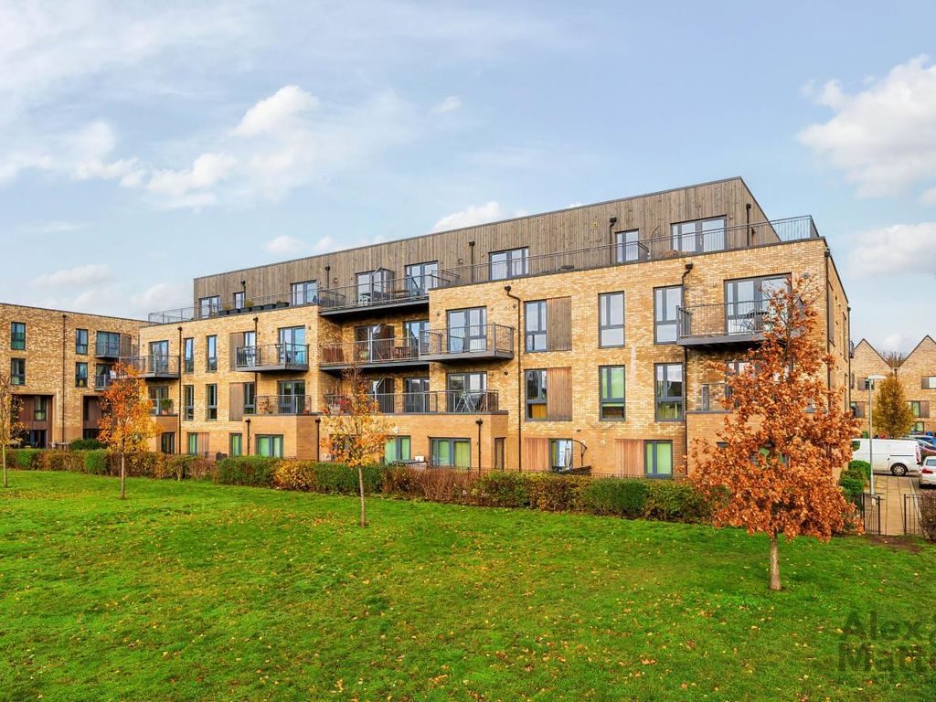 2 bed flat for sale in Fisher Close, Canada Water SE16, £515,000
