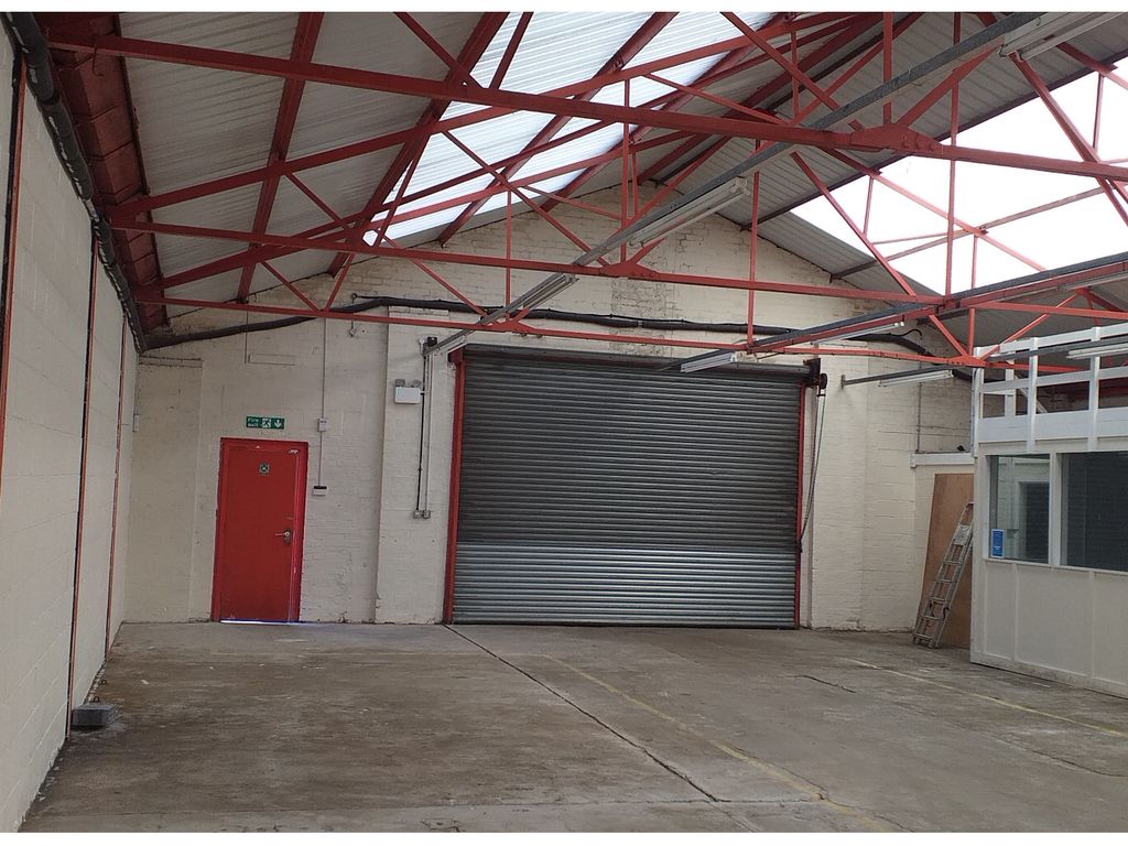 Warehouse to let in St Annes, Willenhall WV13, £20,800 pa