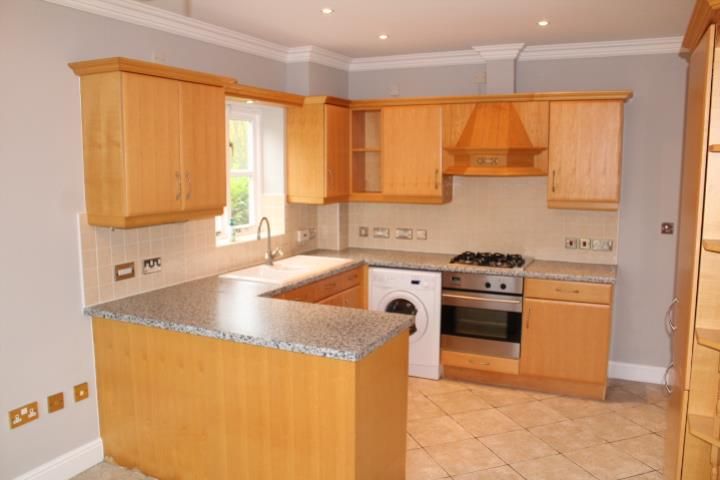 3 bed detached house to rent in Wychwood Park, Weston, Crewe, Cheshire CW2, £1,600 pcm