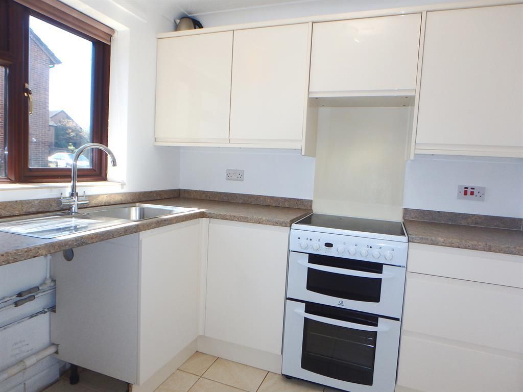 1 bed end terrace house to rent in Pennywell Gardens, New Milton BH25, £895 pcm