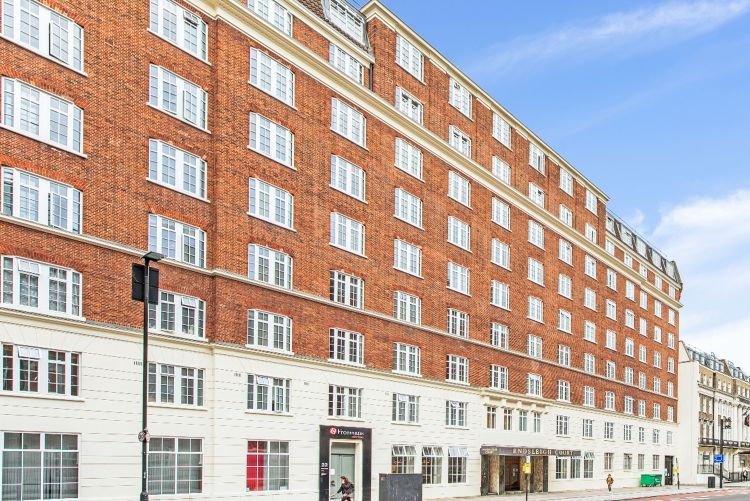 2 bed flat to rent in Upper Woburn Place, London WC1H, £2,750 pcm