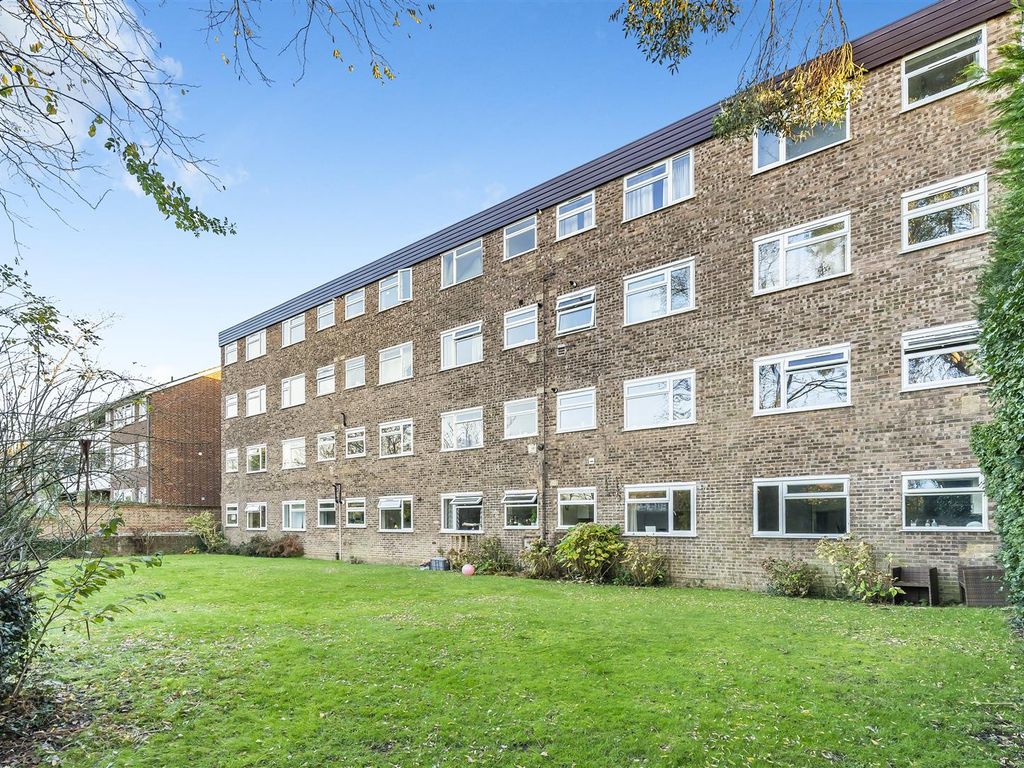 1 bed flat for sale in Lovelace Road, Surbiton KT6, £315,000