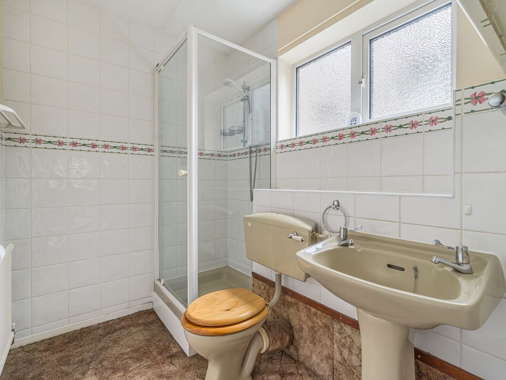 1 bed flat for sale in Upper Heyshott, Petersfield GU31, £200,000