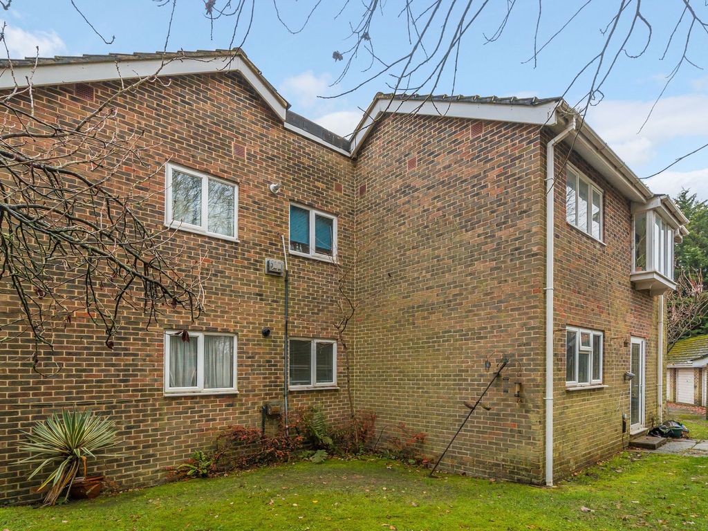 1 bed flat for sale in Upper Heyshott, Petersfield GU31, £200,000