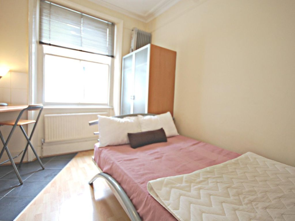 Studio to rent in St Georges Drive, Pimlico SW1V, £1,430 pcm