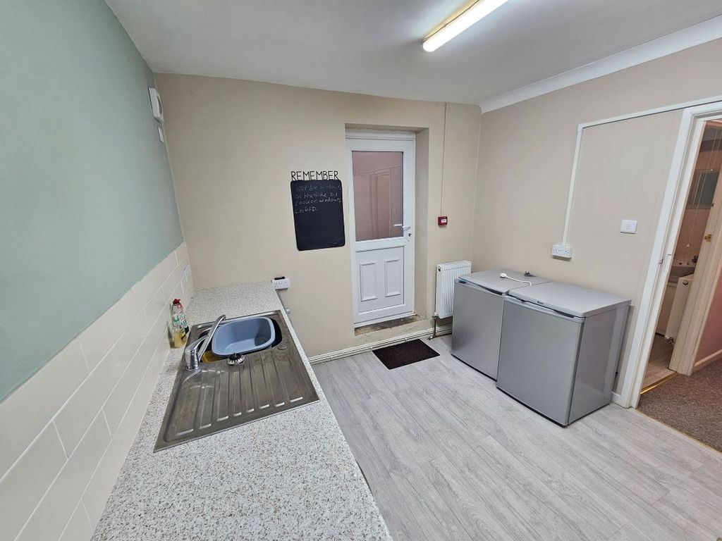 1 bed flat for sale in Flat 1, 4 West Luton Place, Cardiff, Cardiff CF24, £85,000