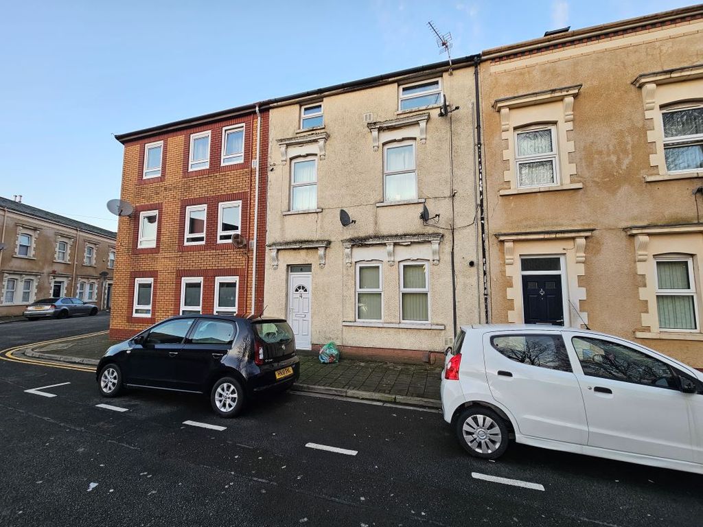 1 bed flat for sale in Flat 1, 4 West Luton Place, Cardiff, Cardiff CF24, £85,000