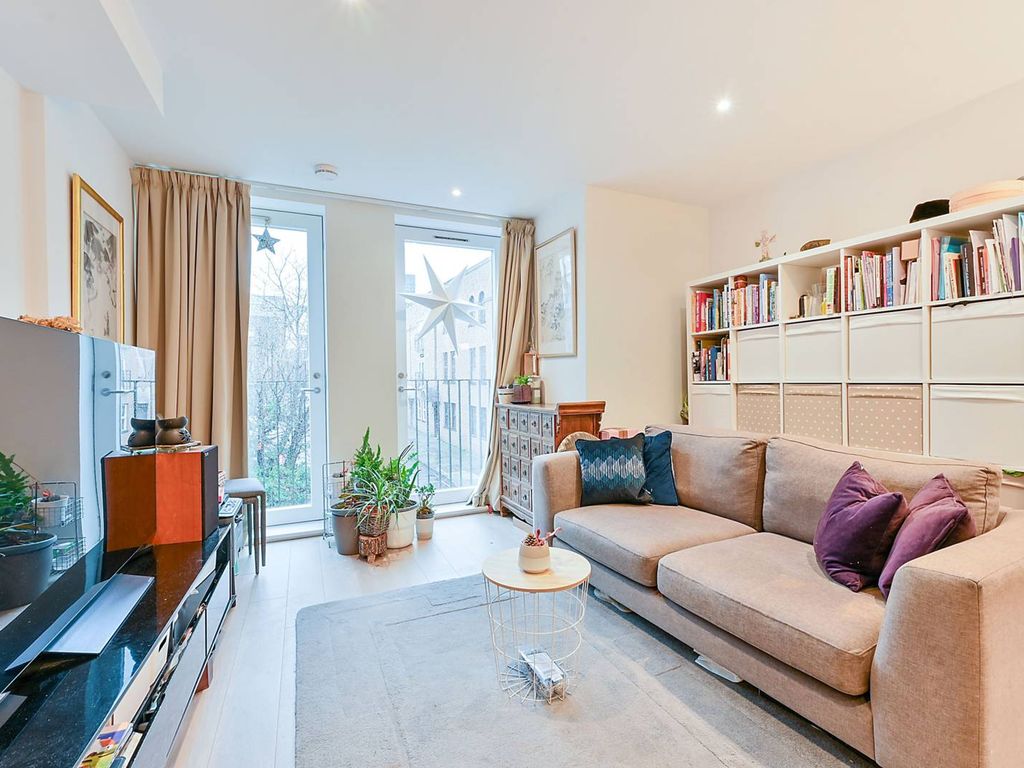 1 bed flat for sale in Albion Court, Hammersmith, London W6, £498,000
