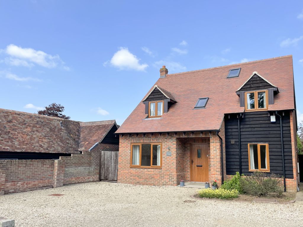 4 bed detached house for sale in The Nap, Oakley, Buckinghamshire HP18, £725,000