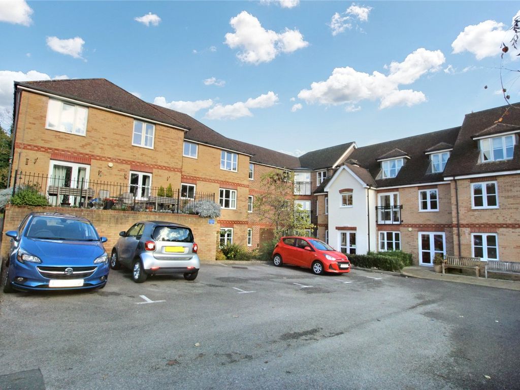 1 bed flat for sale in Buckingham Road, Brackley NN13, £135,000