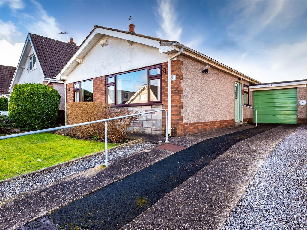 3 bed property for sale in Twyni Teg, Killay, Swansea SA2, £275,000