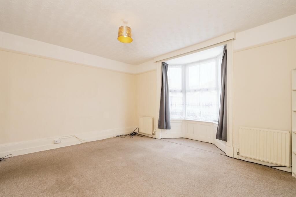 2 bed flat to rent in Glamis Street, Bognor Regis PO21, £995 pcm