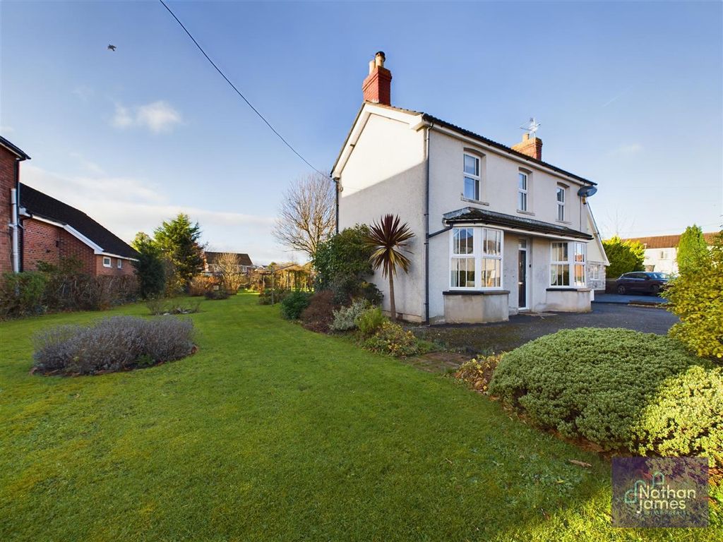 3 bed detached house for sale in Newport Road, Caldicot NP26, £450,000