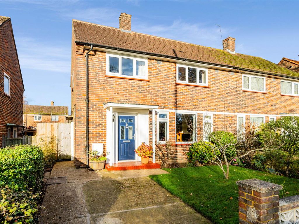 3 bed property for sale in Bletchingley Road, Merstham, Redhill RH1, £450,000