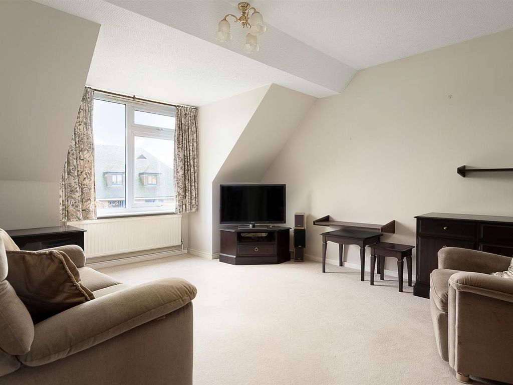 1 bed flat for sale in Dean Street, Marlow SL7, £300,000