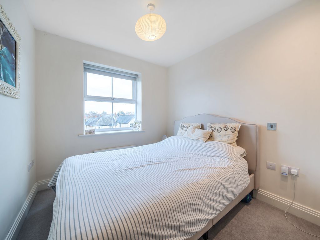 2 bed flat to rent in Bridge House, Bridge Street, Walton On Thames KT12, £1,600 pcm