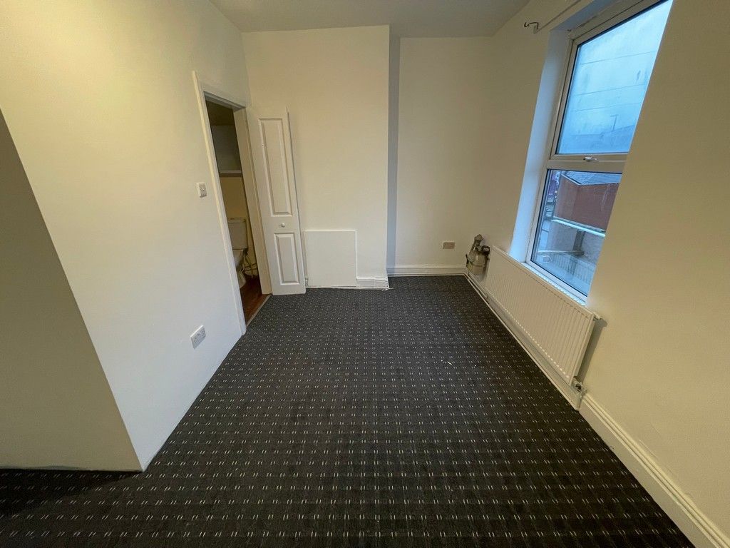2 bed flat to rent in Station Road, Sheffield S9, £675 pcm