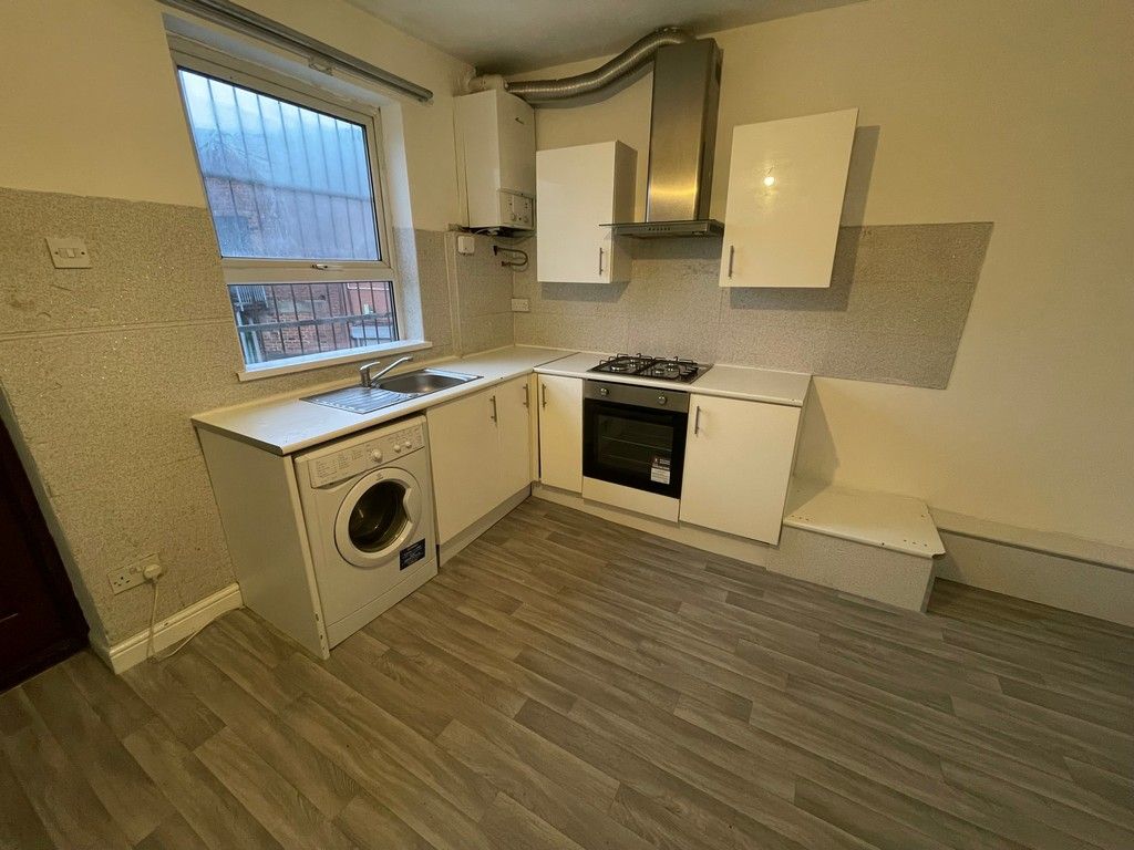 2 bed flat to rent in Station Road, Sheffield S9, £675 pcm