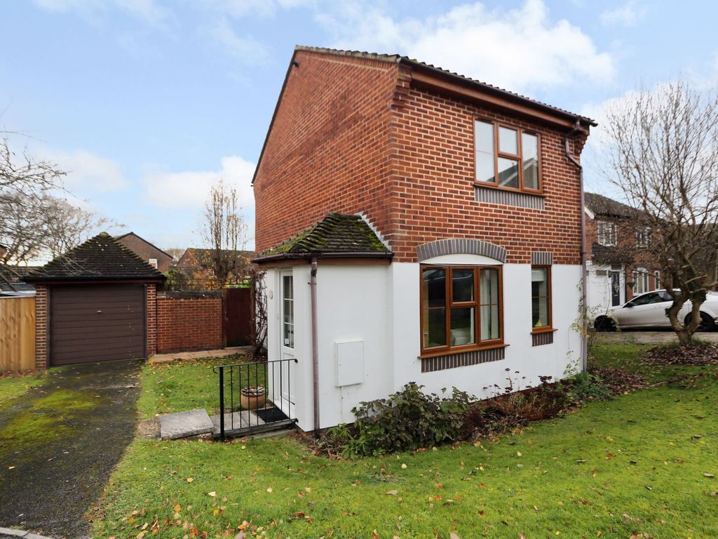 2 bed semi-detached house for sale in Mallard Close, Bishops Waltham SO32, £300,000