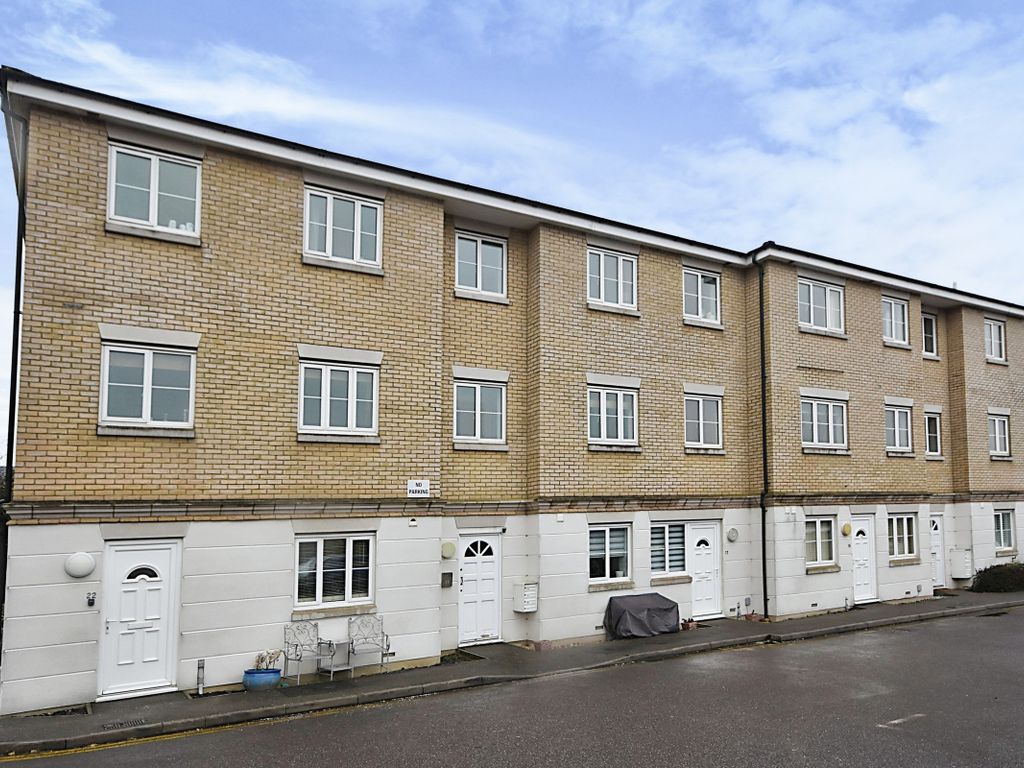 2 bed flat to rent in Station Approach, Braintree CM7, £1,150 pcm
