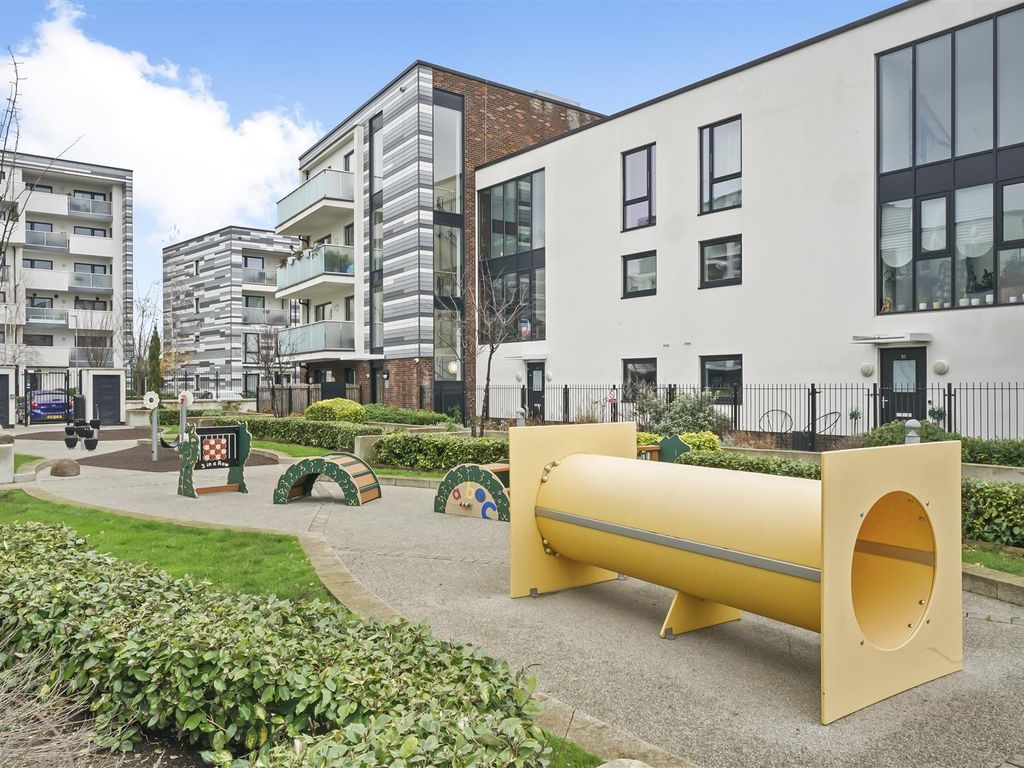 1 bed flat for sale in Fishers Way, Wembley HA0, £320,000