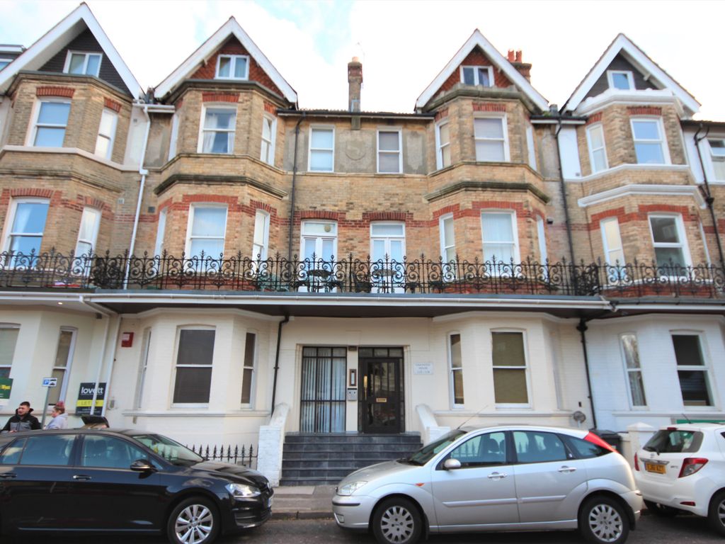 1 bed flat to rent in West Hill Road, Bournemouth BH2, £850 pcm