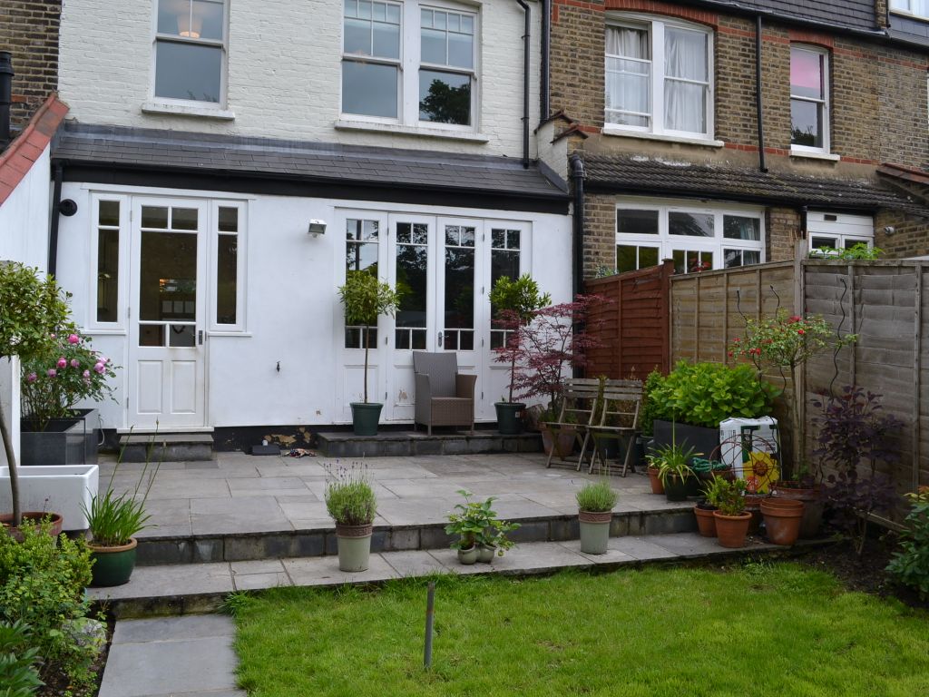 3 bed terraced house to rent in Beech Hall Road, London E4, £2,000 pcm