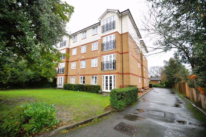 2 bed flat to rent in Galsworthy Road, Norbiton, Kingston Upon Thames KT2, £1,850 pcm