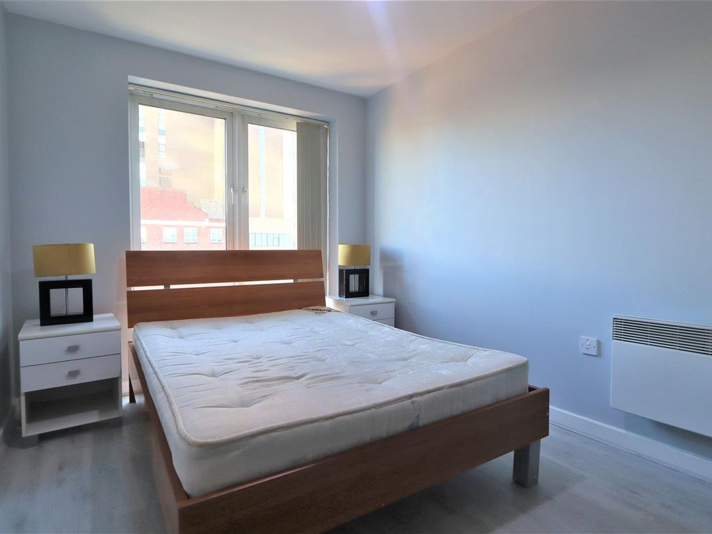 1 bed flat to rent in Suffolk Street Queensway, Birmingham B1, £925 pcm
