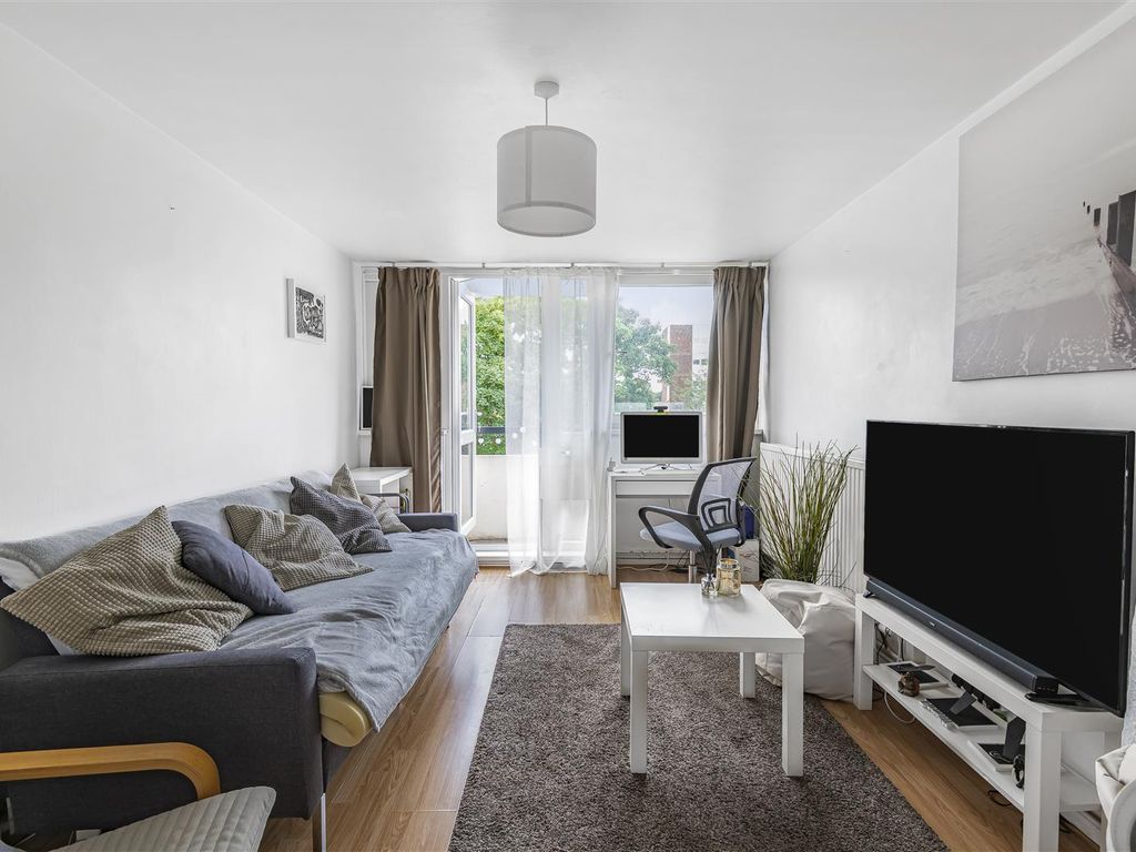 1 bed flat for sale in Boyton Road, Hornsey N8, £250,000