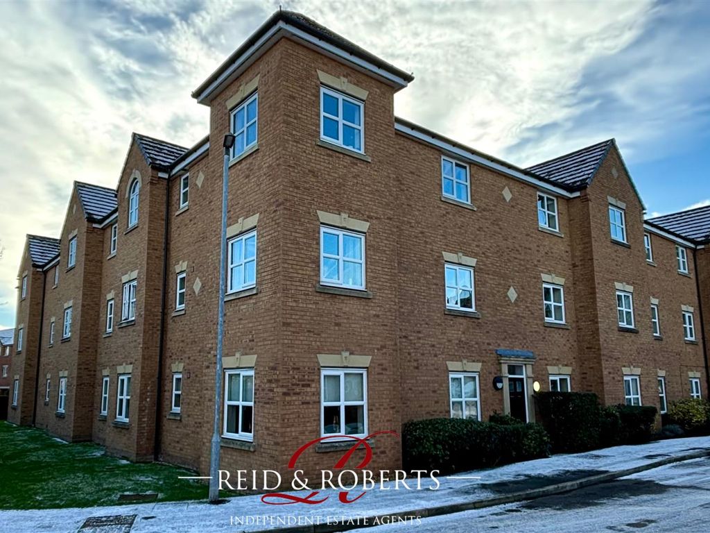 2 bed flat for sale in Tai Maes, Mold CH7, £125,000