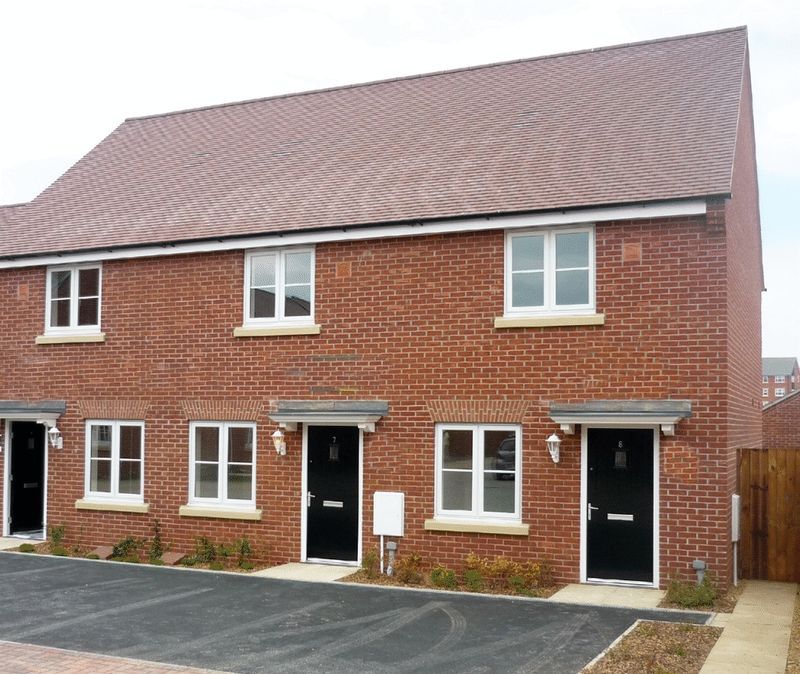 2 bed terraced house to rent in Dixy Close, St. Neots PE19, £1,050 pcm