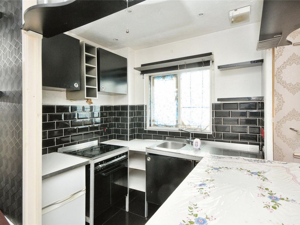 1 bed flat for sale in Cumberland Place, London SE6, £130,000