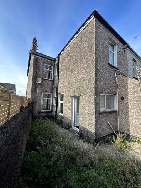 3 bed terraced house for sale in Caerleon Road, Newport NP19, £190,000