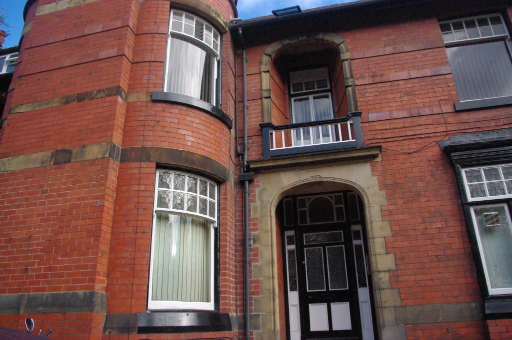 Room to rent in Chorley New Road, Bolton BL1, £450 pcm