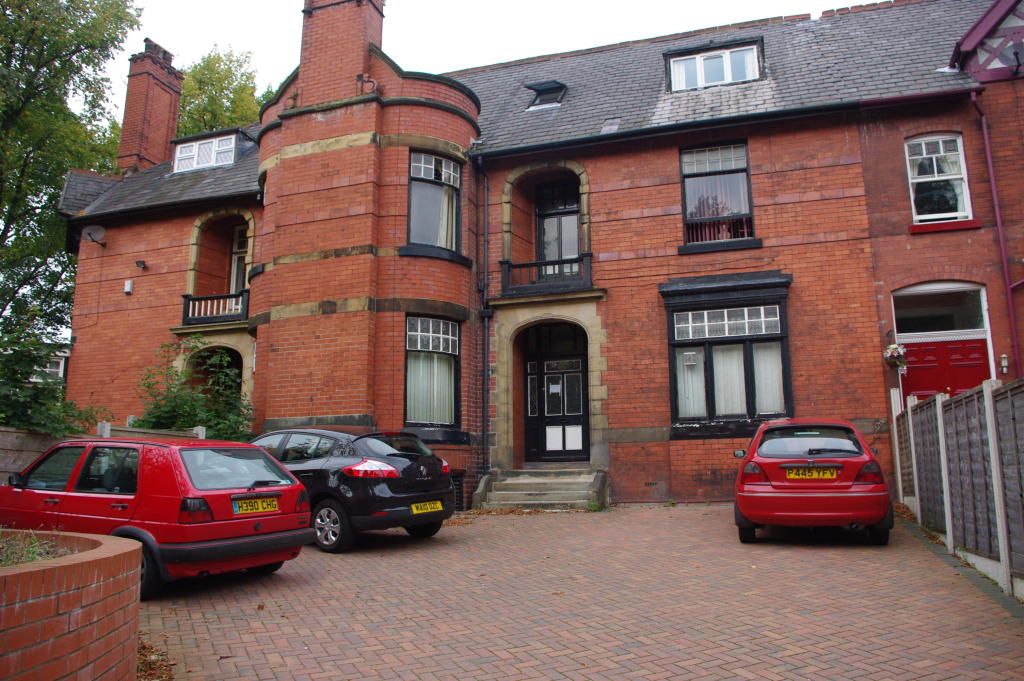 Room to rent in Chorley New Road, Bolton BL1, £450 pcm