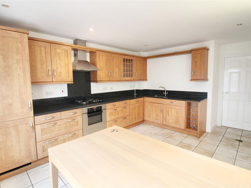 2 bed flat to rent in George Close, Grosvenor Road, Caversham RG4, £1,650 pcm