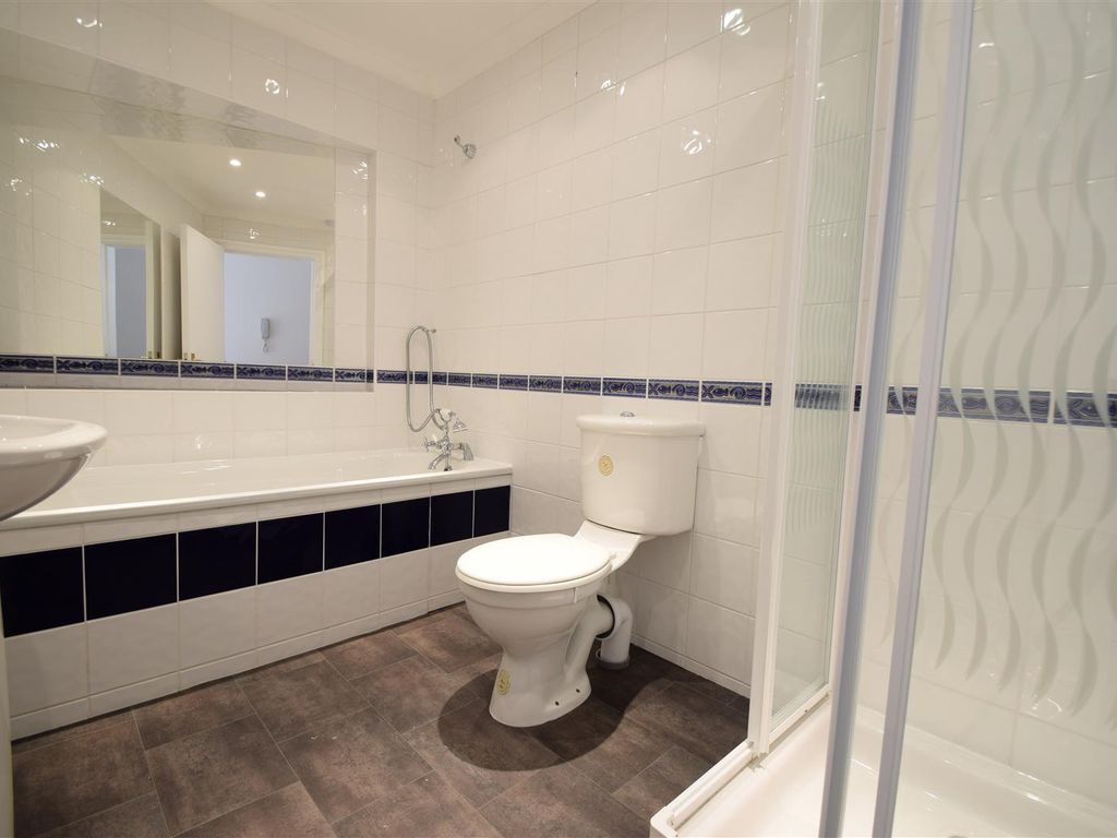 2 bed flat for sale in Compton House, 69-71 Beckenham Road, Beckenham BR3, £280,000