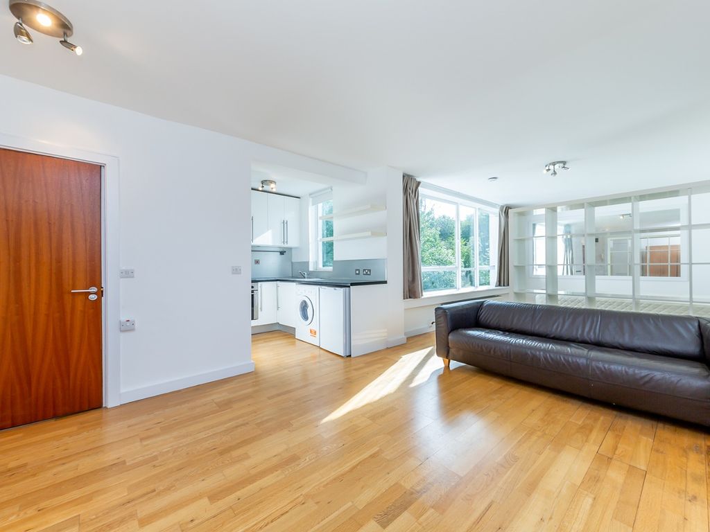 Studio to rent in Avenue Road, London N6, £1,400 pcm