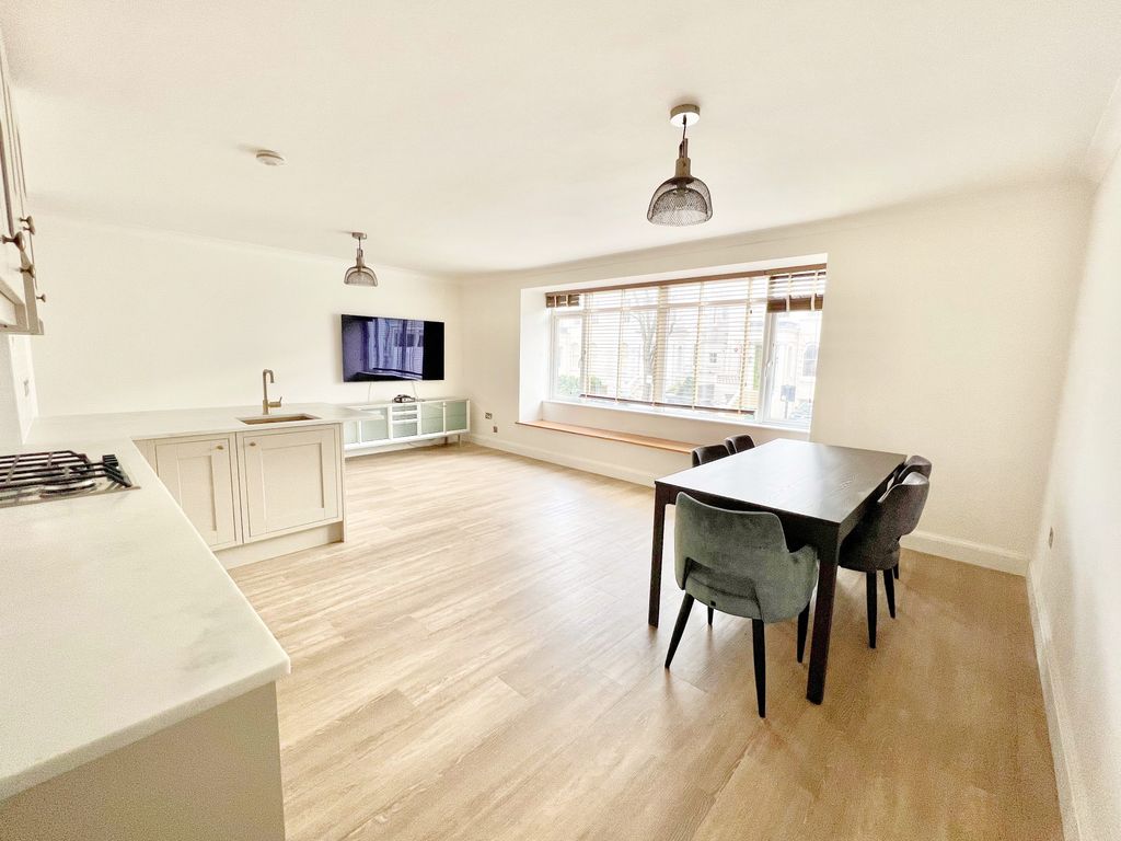 2 bed flat to rent in Buckland Cresent, Belsize Park NW3, £2,795 pcm