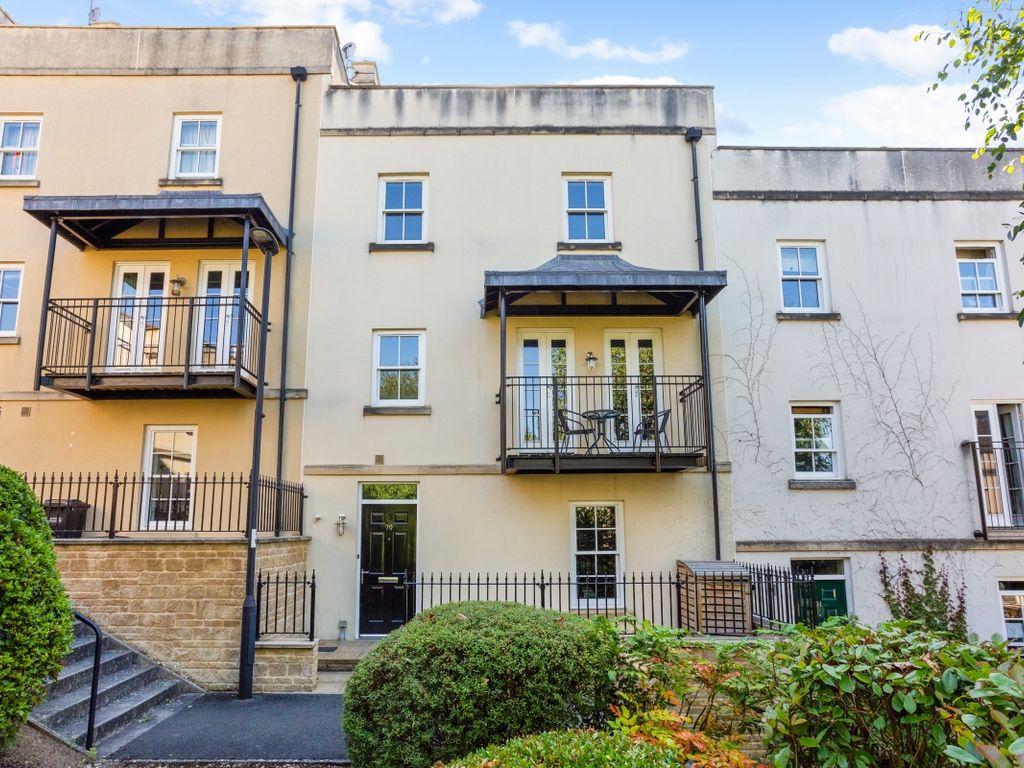 5 bed end terrace house to rent in Eveleigh Avenue, Bath BA1, £2,850 pcm