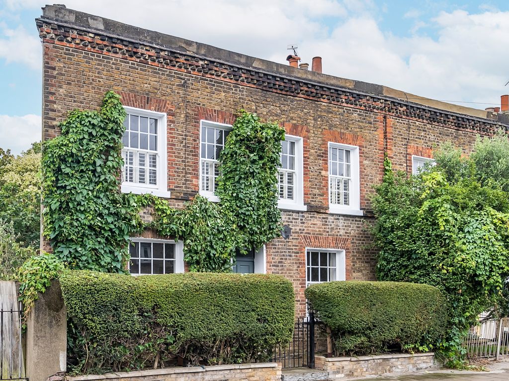 2 bed end terrace house for sale in Lyham Road, London SW2, £950,000