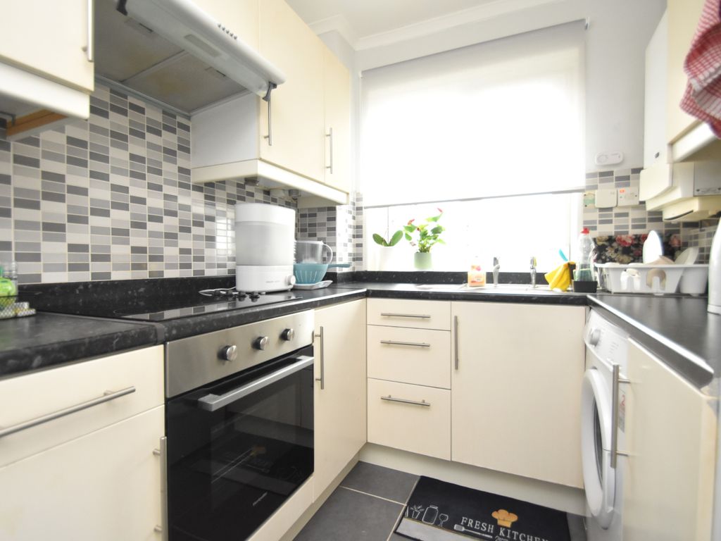 2 bed flat to rent in Clarendon Road, Southsea PO5, £1,050 pcm