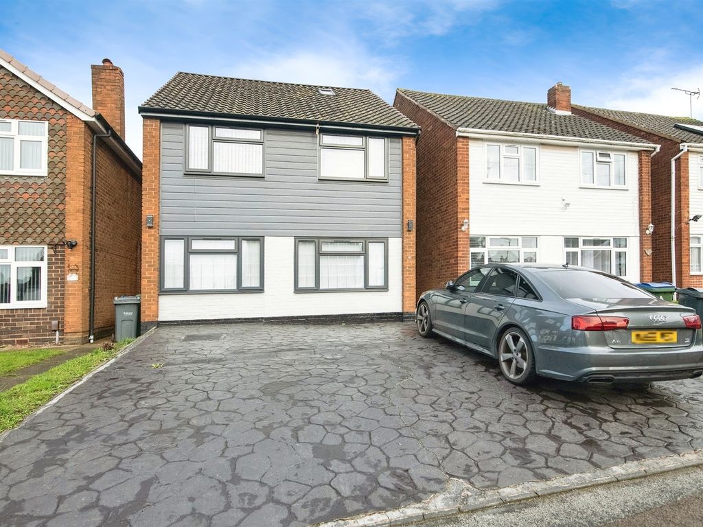 5 bed detached house for sale in Ireland Green Road, West Bromwich B70, £350,000