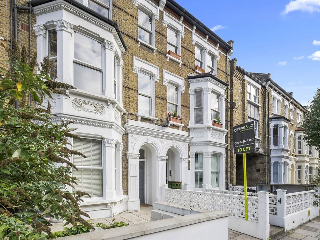 2 bed flat to rent in Croxley Road, London W9, £2,200 pcm