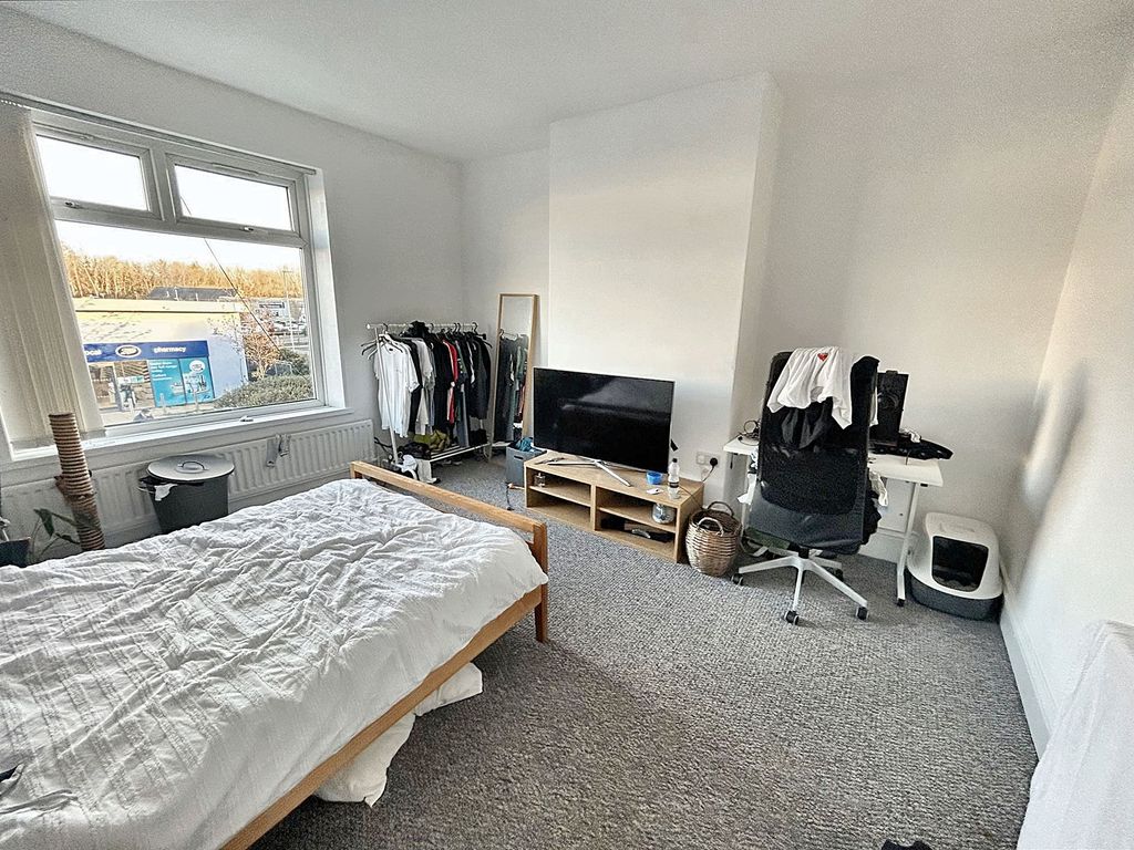 3 bed flat for sale in Ravensworth Road, Dunston, Gateshead NE11, £80,000
