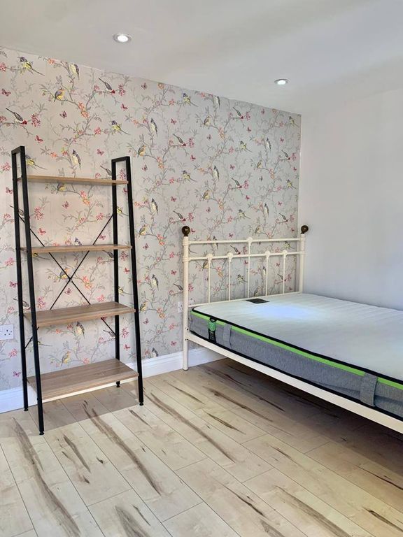 Studio to rent in Ernest Street, London E1, £1,250 pcm